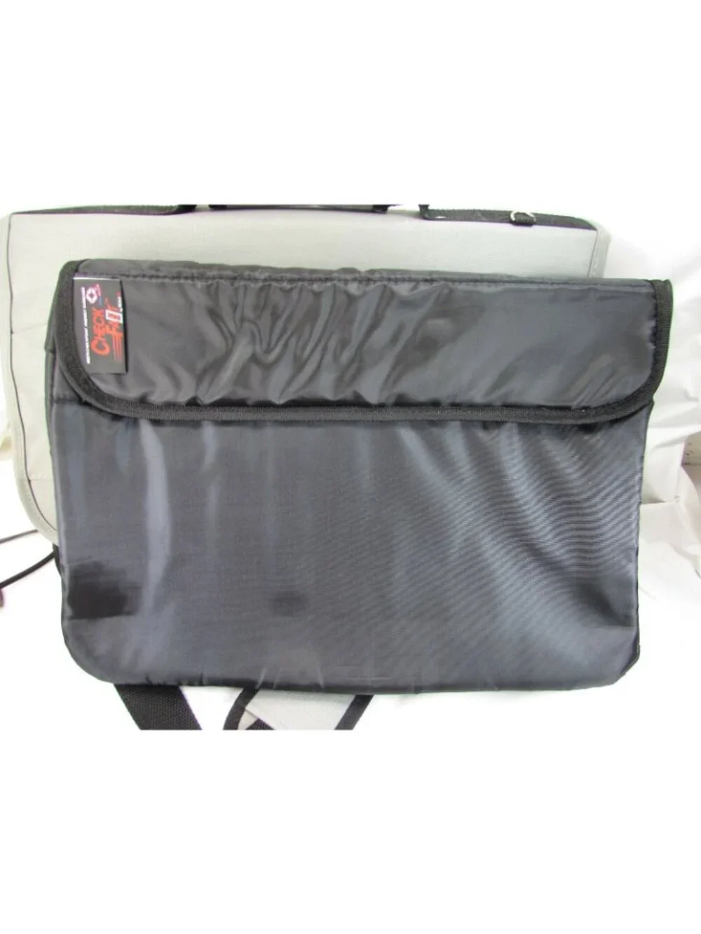 Solo Laptop Bag Messenger Commuter Briefcase Gray 52285 Removable sleeve Classic